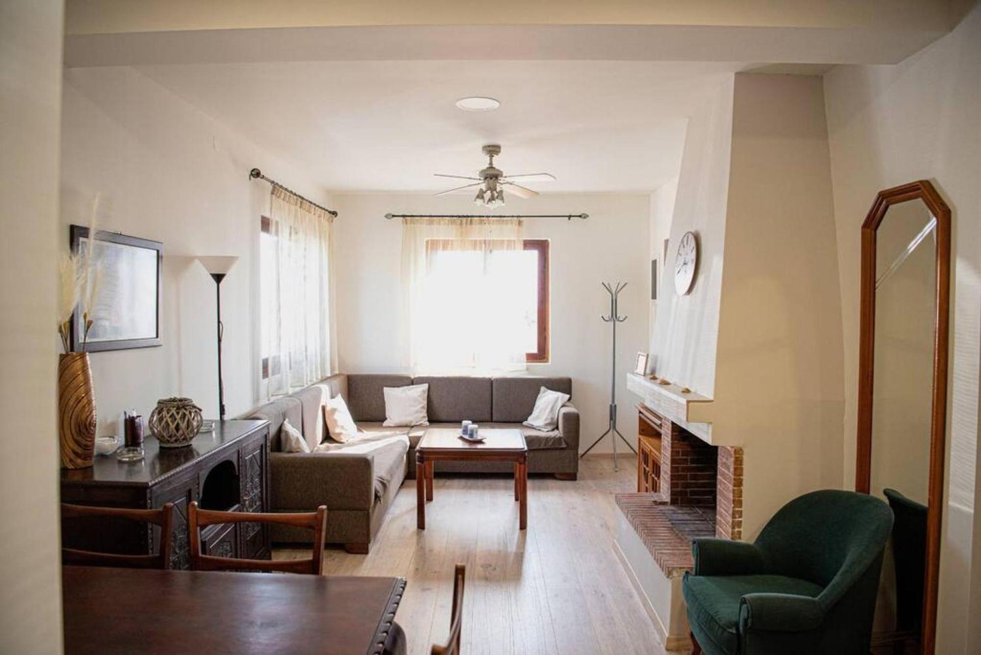 Karnagio Seafront In Agria Holiday home